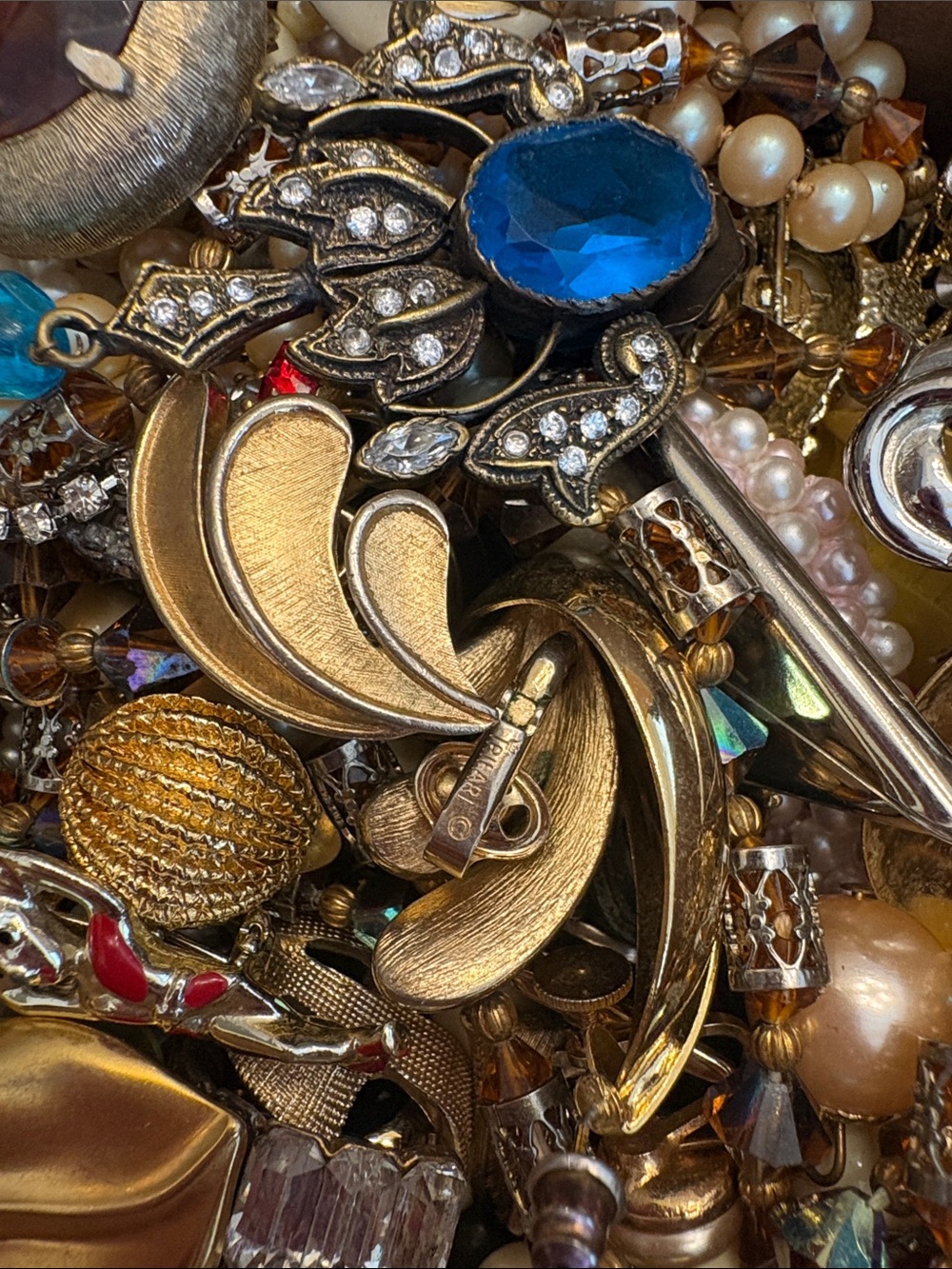Vintage jewelry junk lot huge bundle rhinestones earring necklace brooch retro